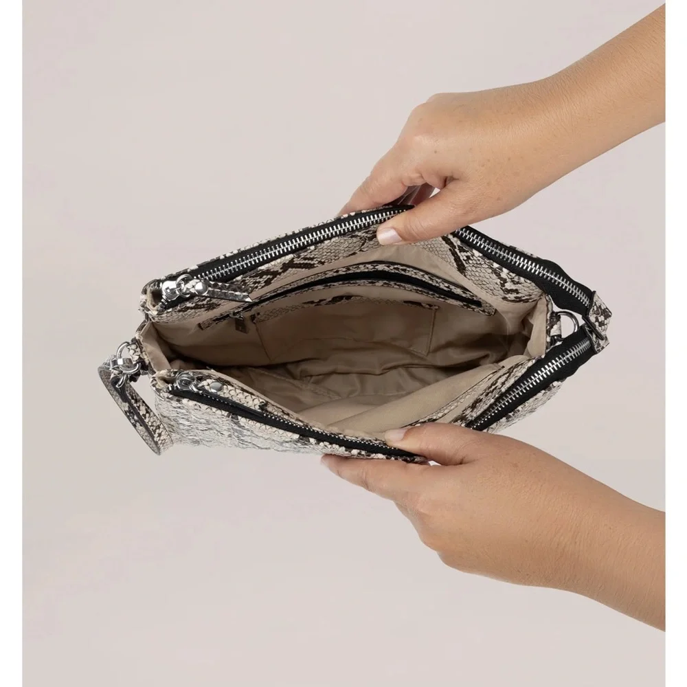 NWT Ju-Ju-Be Day 2 Night Crossbody in Upscale Print